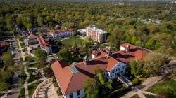 Aerial photo of 十大博彩推荐排名州立 大学 campus buildings.